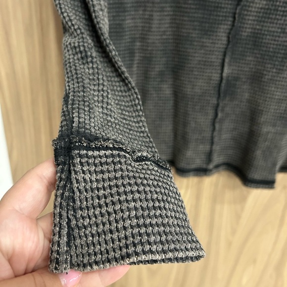 Zenana Washed Baby Waffle Reverse Seam Long Sleeve Tee ash black Small Medium - Picture 3 of 8